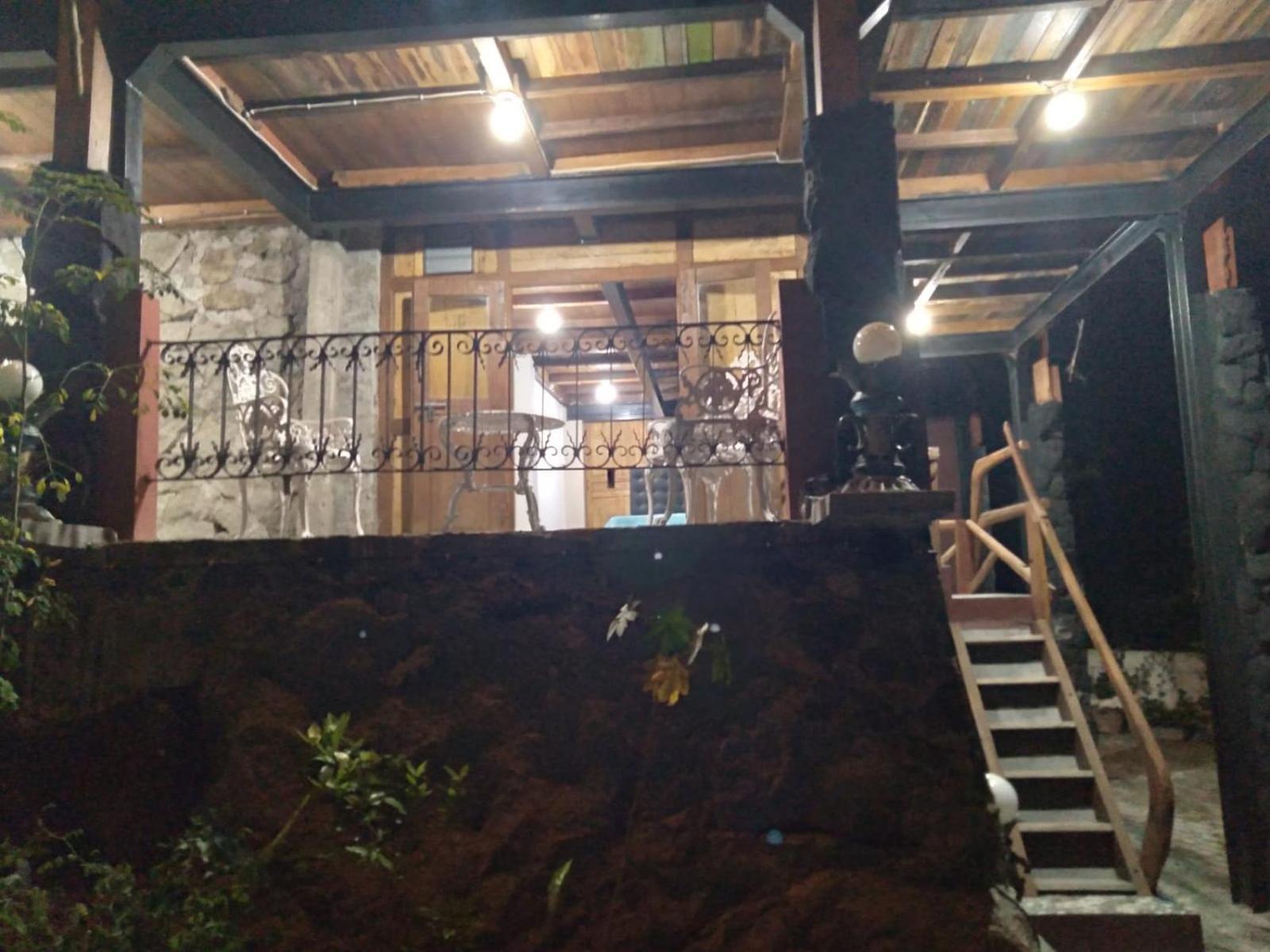 Omah Singo Stay & Resto Yogyakarta Бантул Екстериор снимка